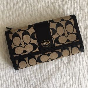 Coach Wallet Pattern Black Leather Tan Foldover